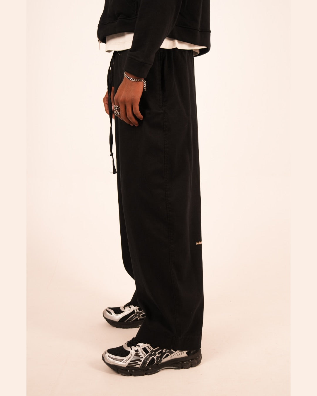 BLACK ESSENTIAL LOUNGE TROUSERS