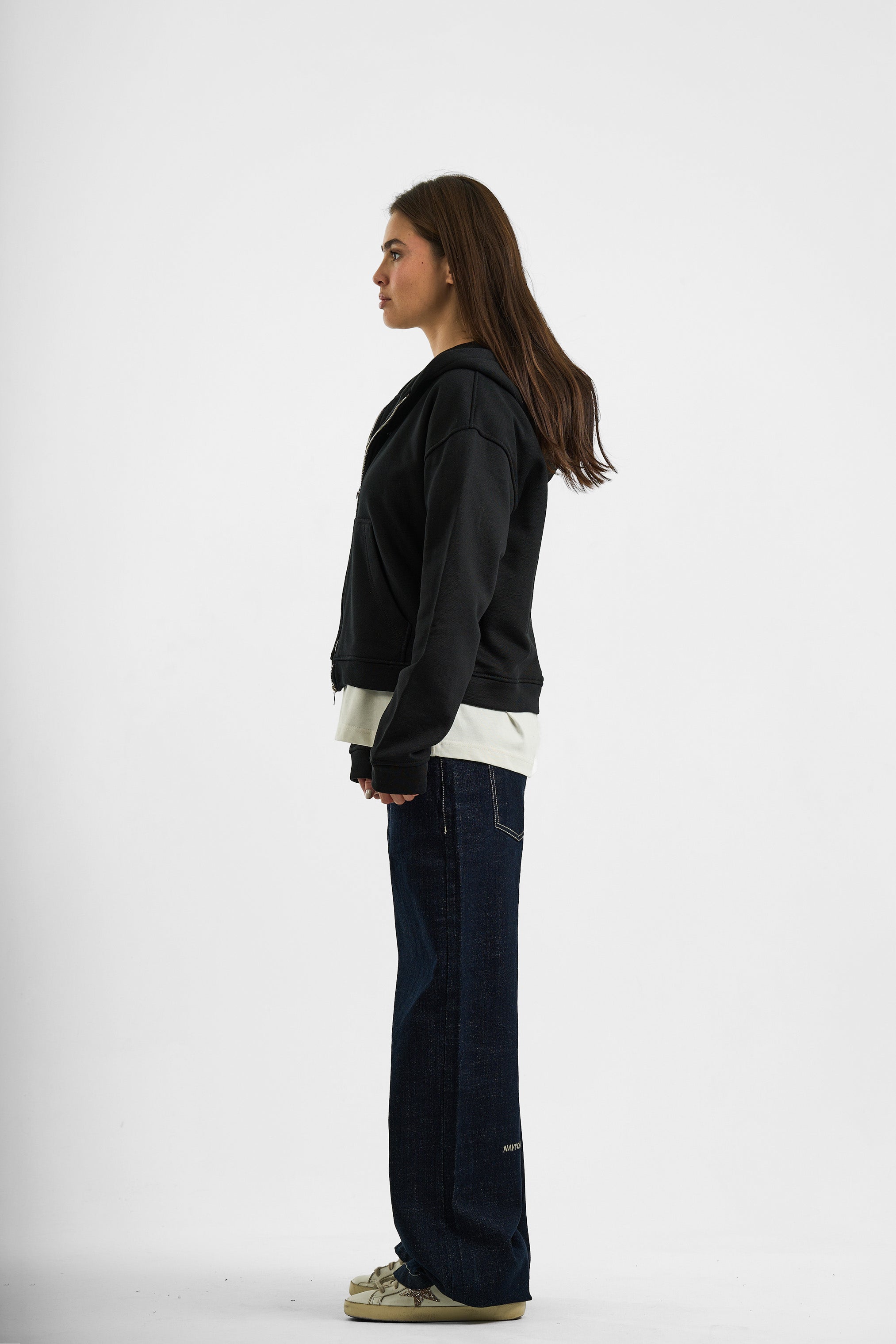 BLACK ESSENTIAL ZIP UP