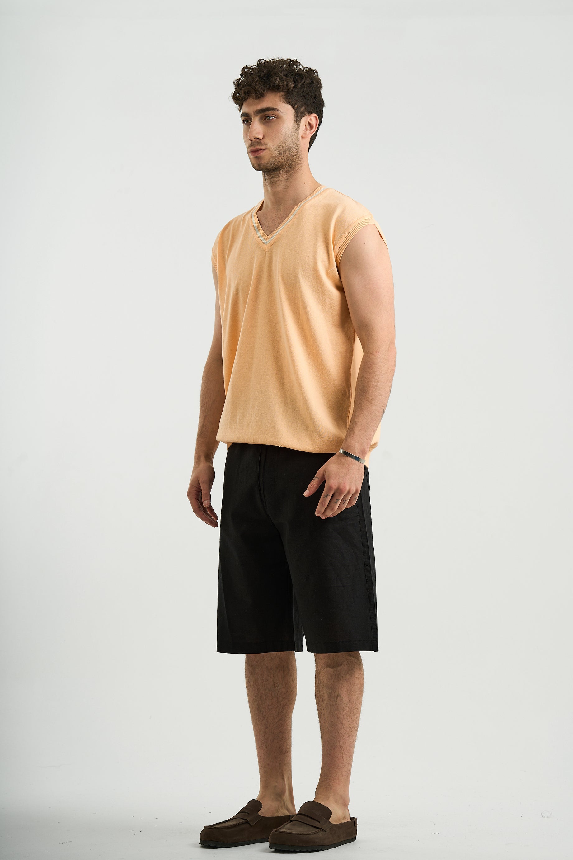 ORANGE KNITTED VEST