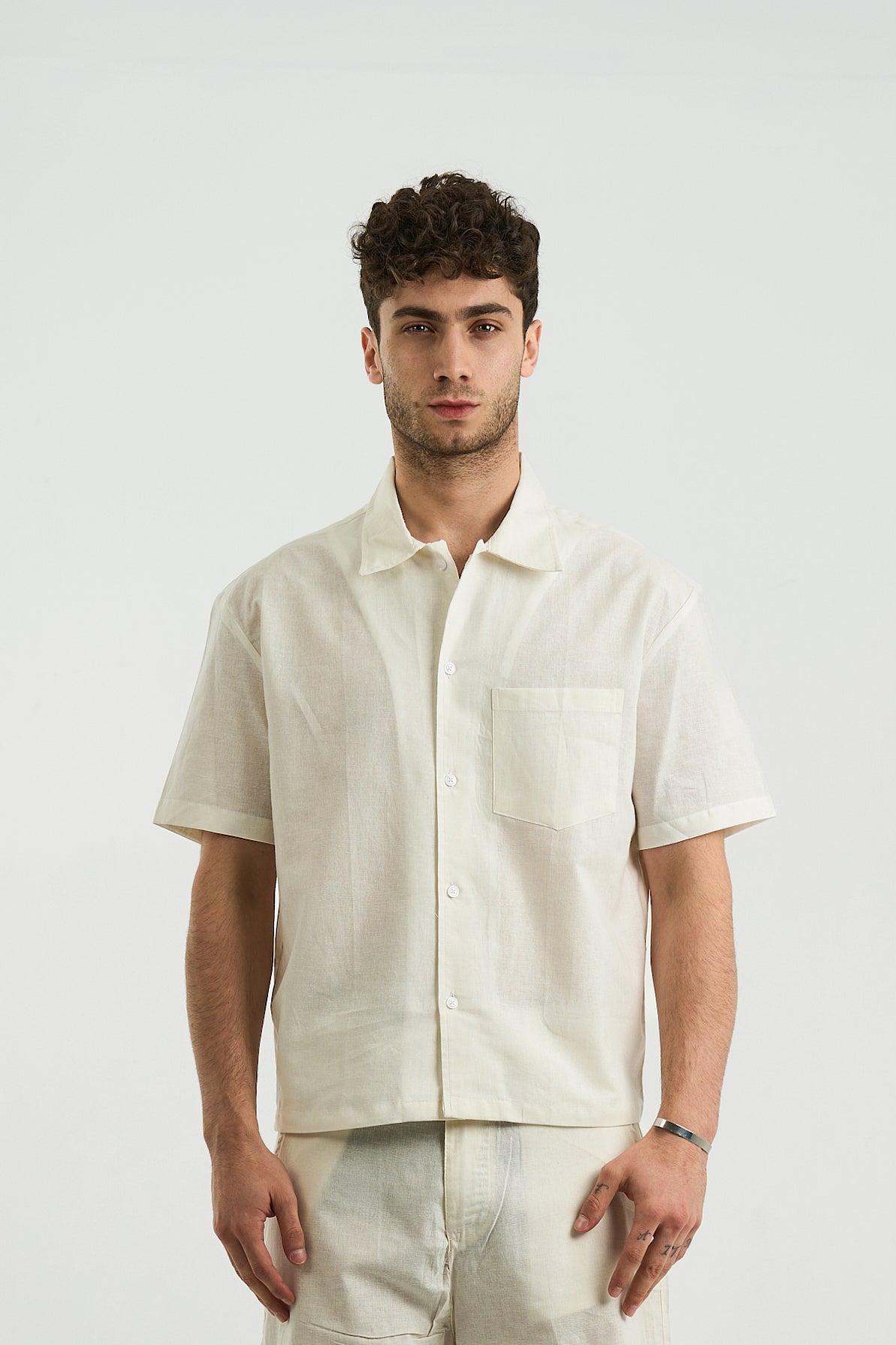 WHITE SHORT SLEEVE SHIRT