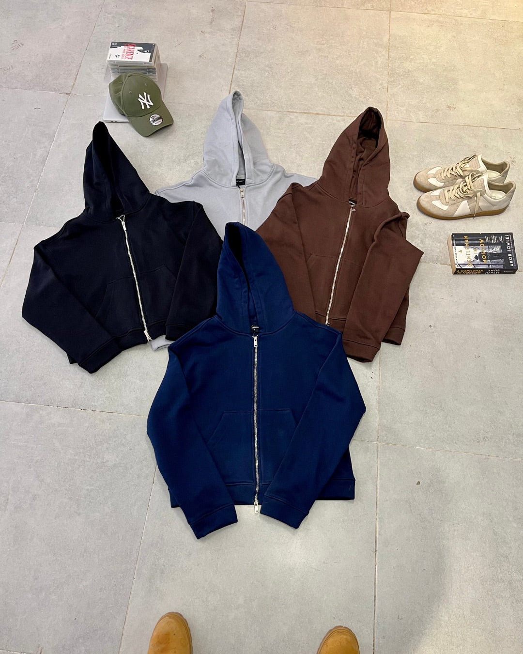BROWN ESSENTIAL ZIP UP