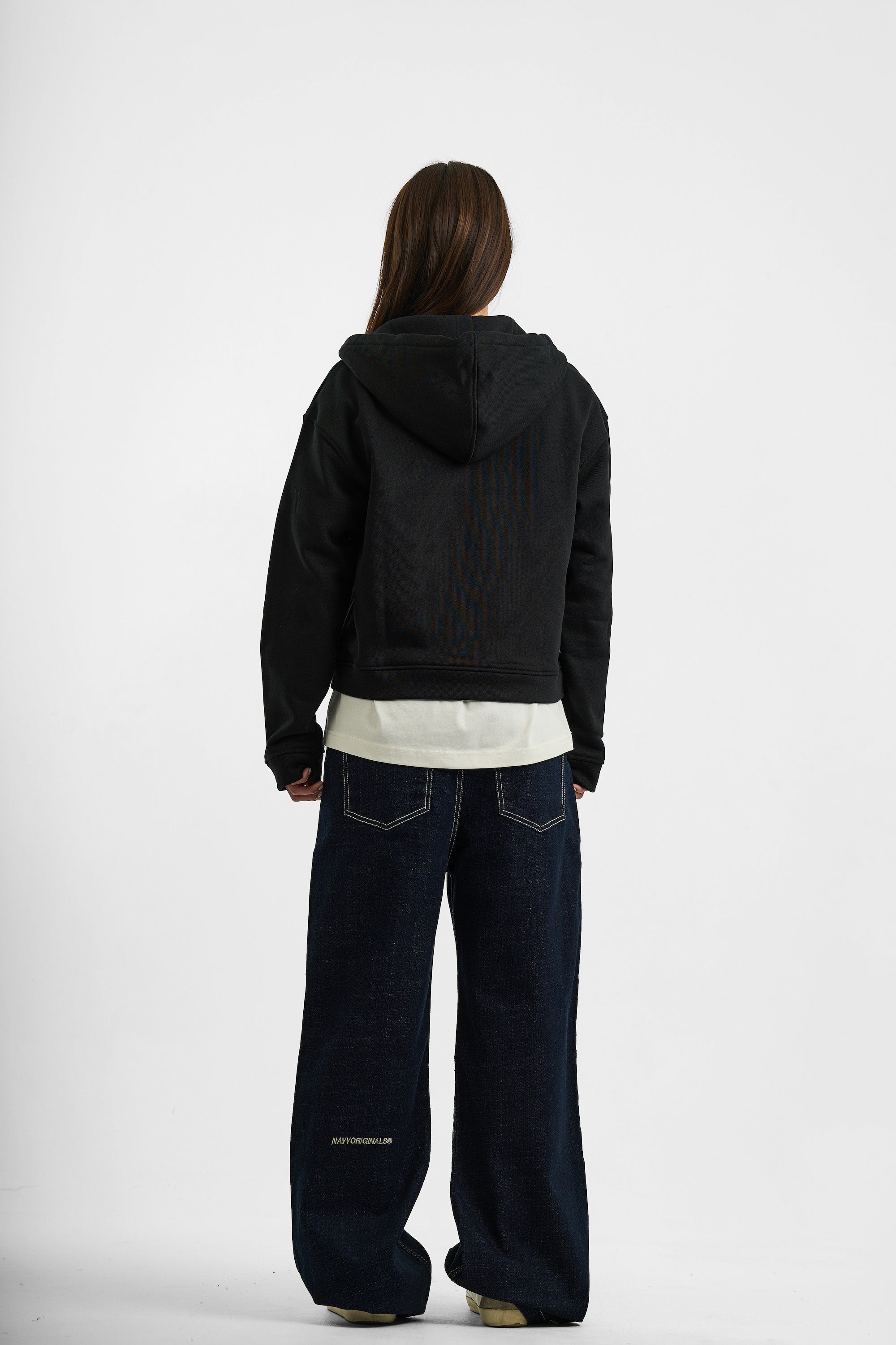 BLACK ESSENTIAL ZIP UP
