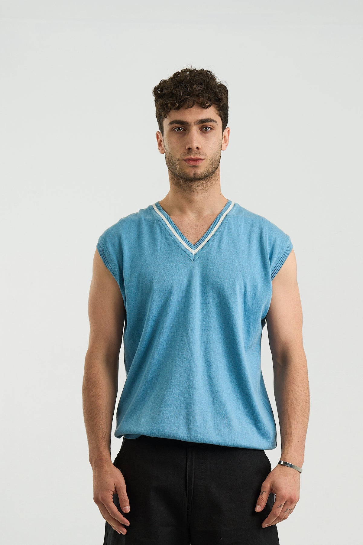 BLUE KNITTED VEST