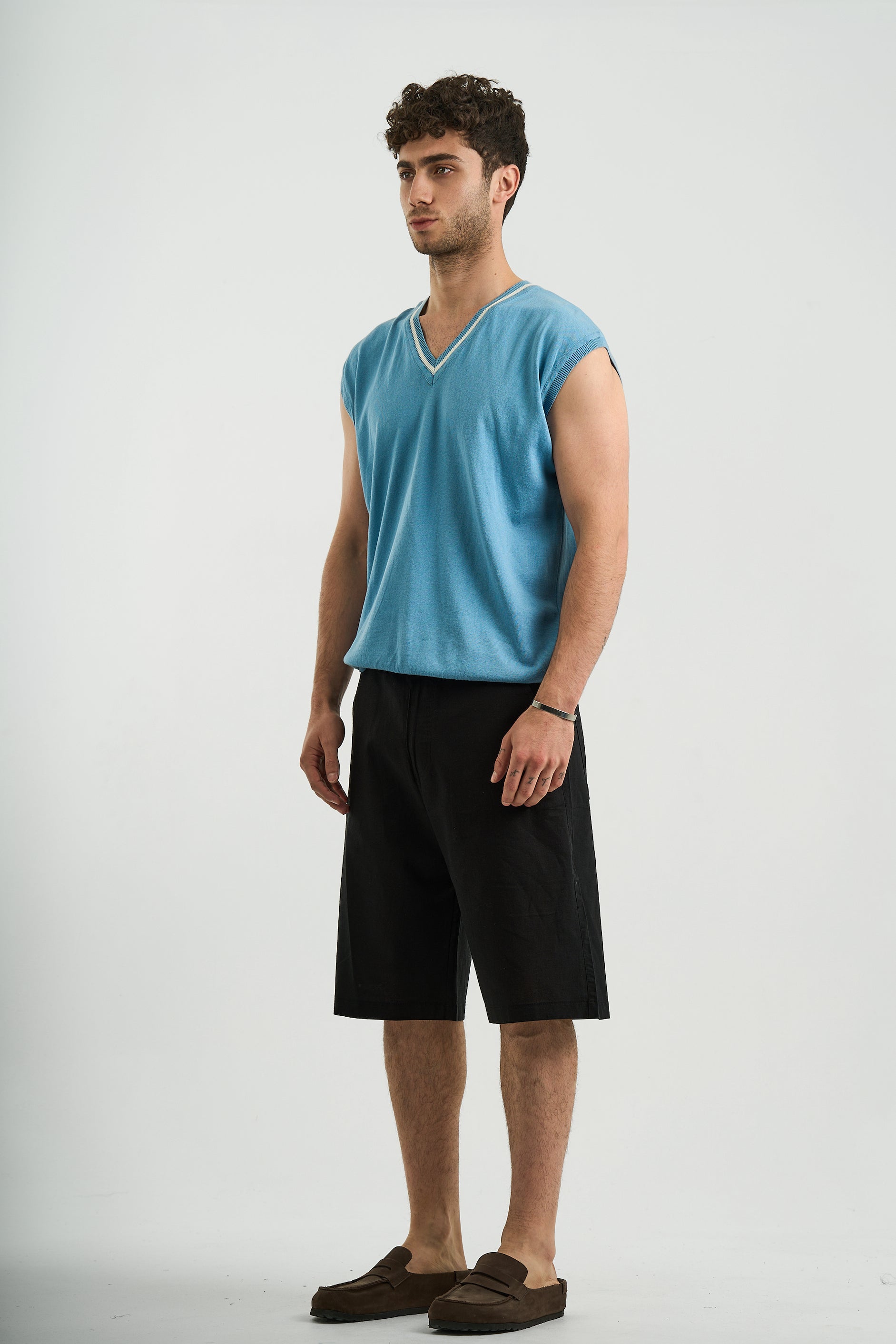 BLUE KNITTED VEST