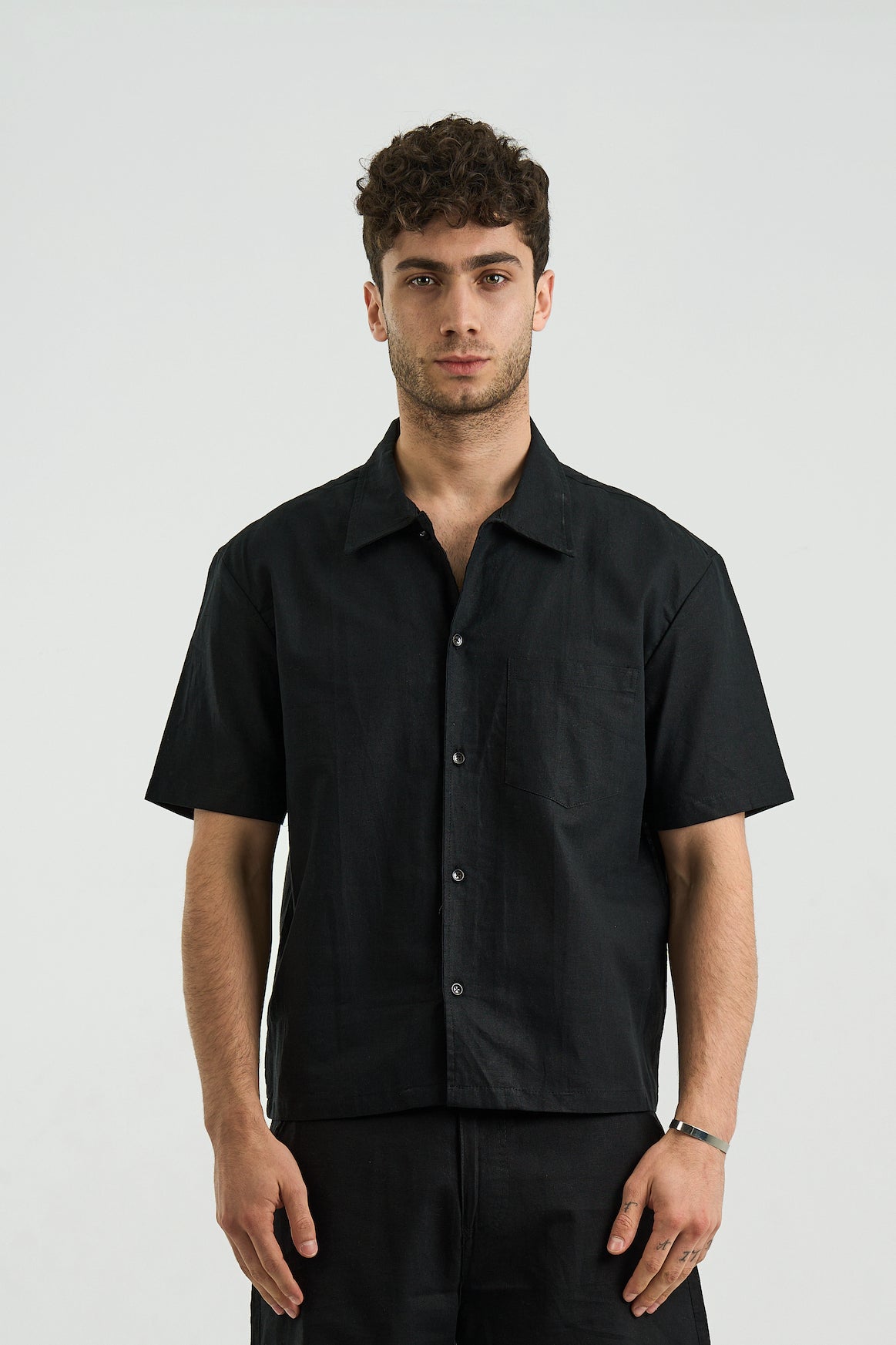 BLACK SHORT SLEEVE SHIRT