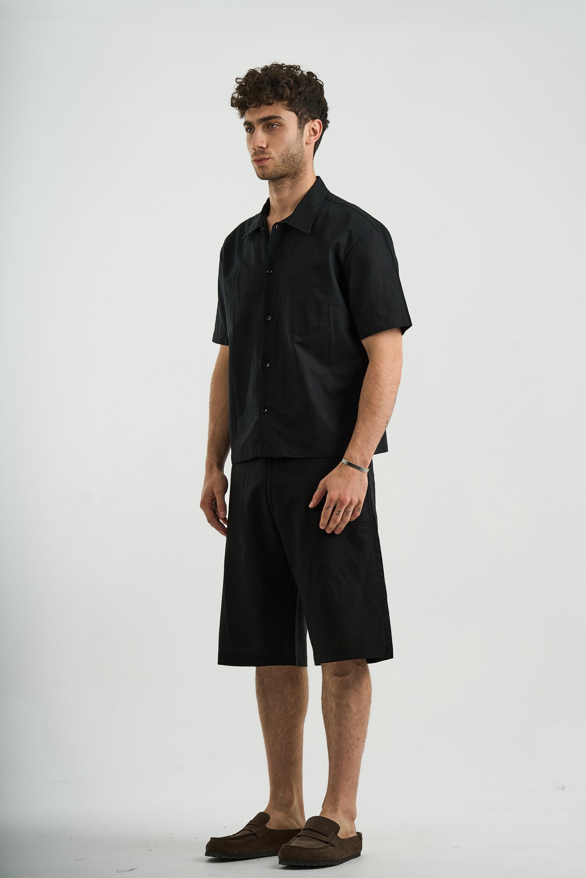 BLACK SHORT SLEEVE SHIRT