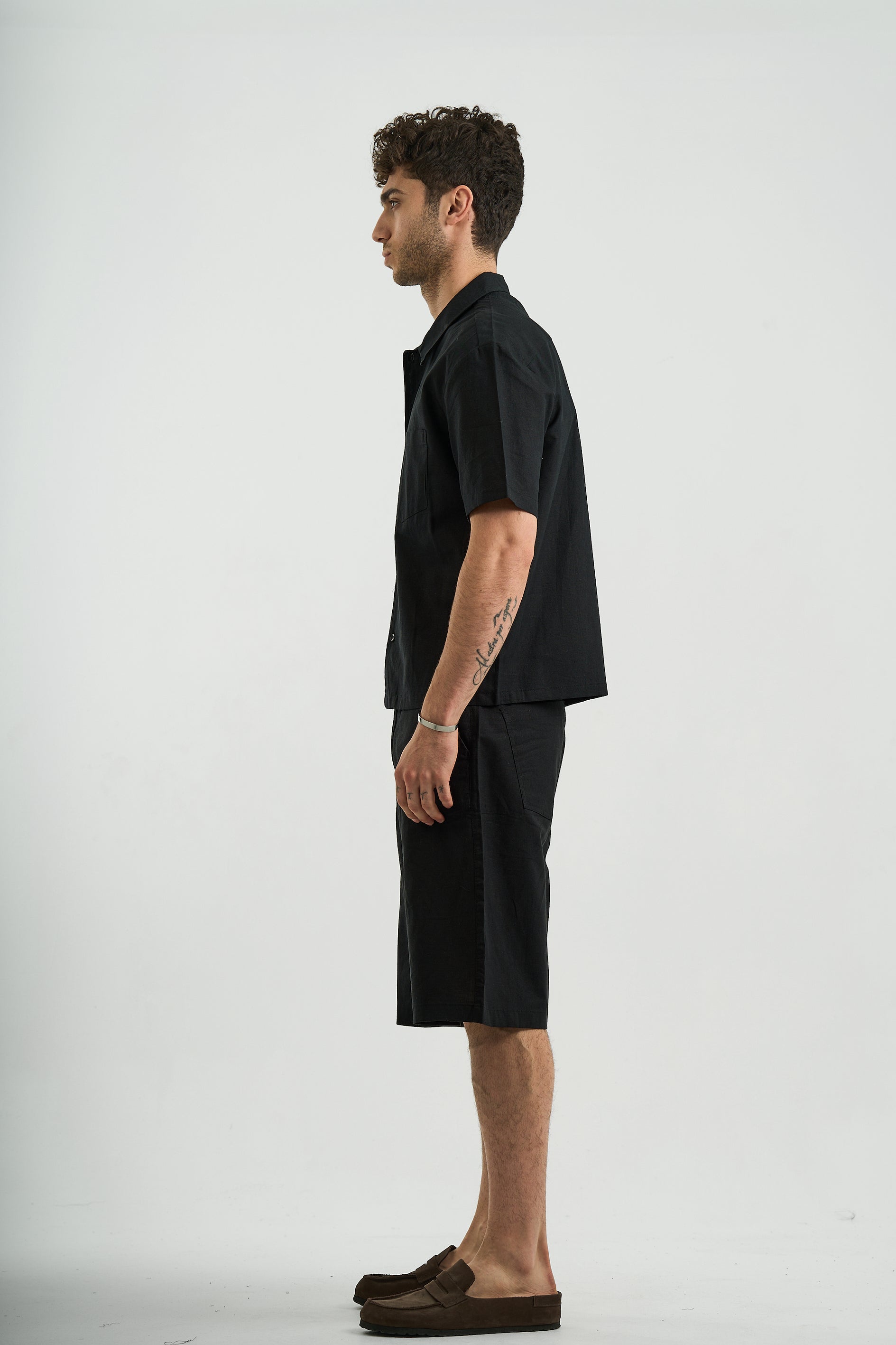BLACK SHORT SLEEVE SHIRT