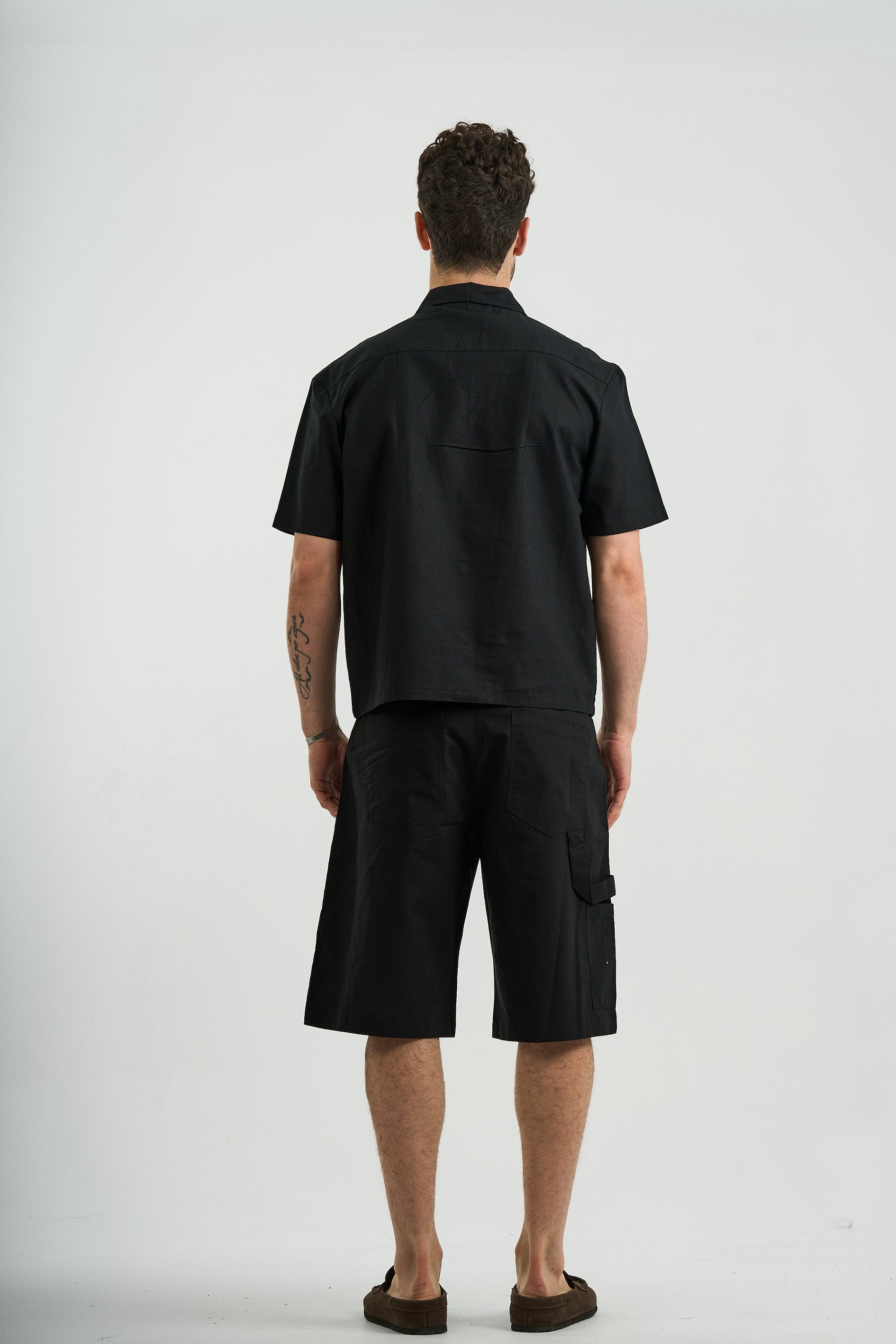 BLACK SHORT SLEEVE SHIRT