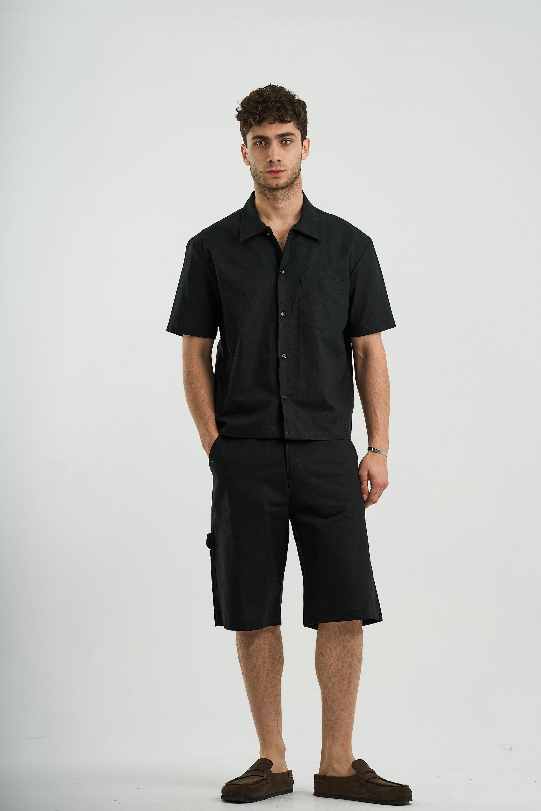 BLACK SHORT SLEEVE SHIRT