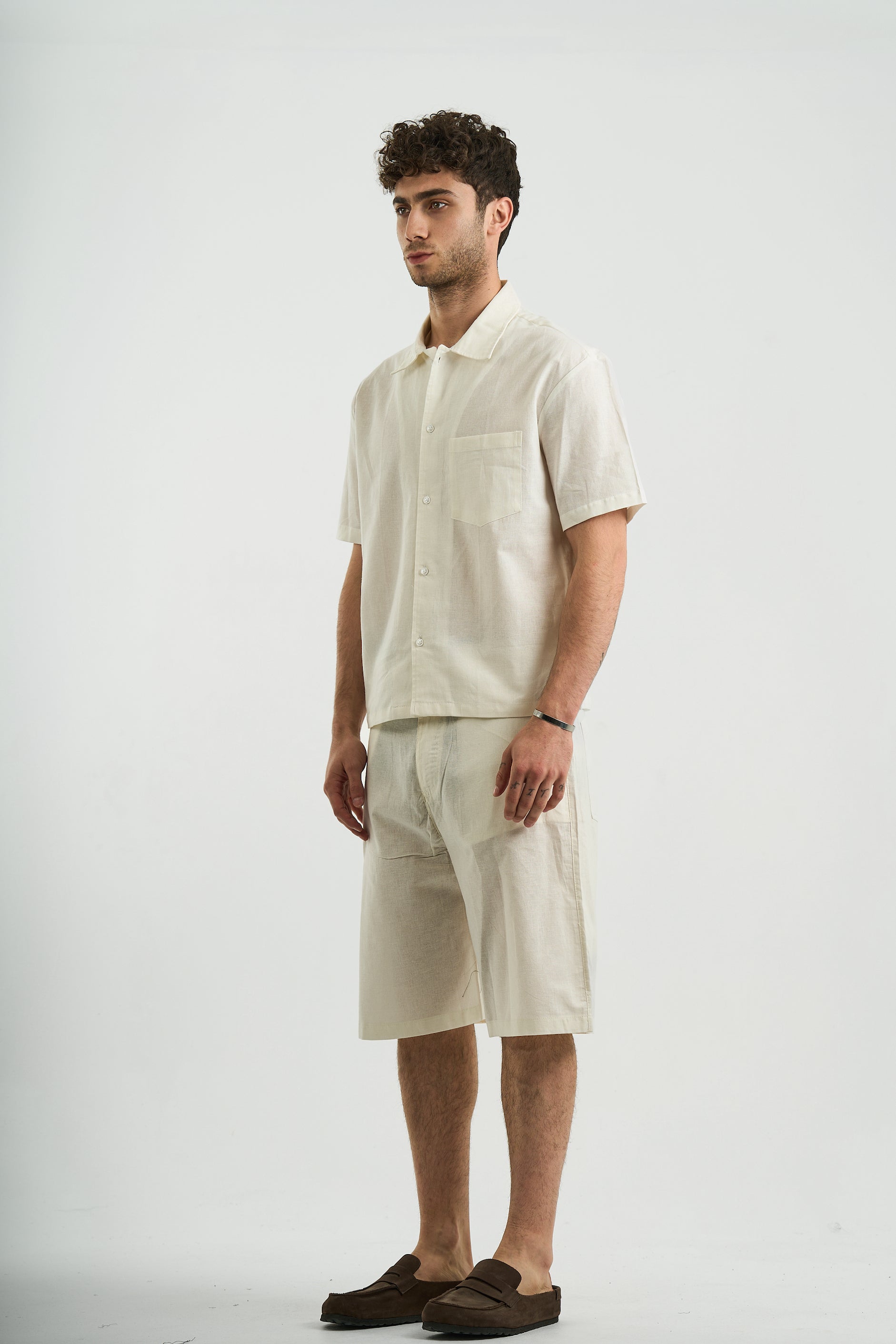 WHITE SHORT SLEEVE SHIRT