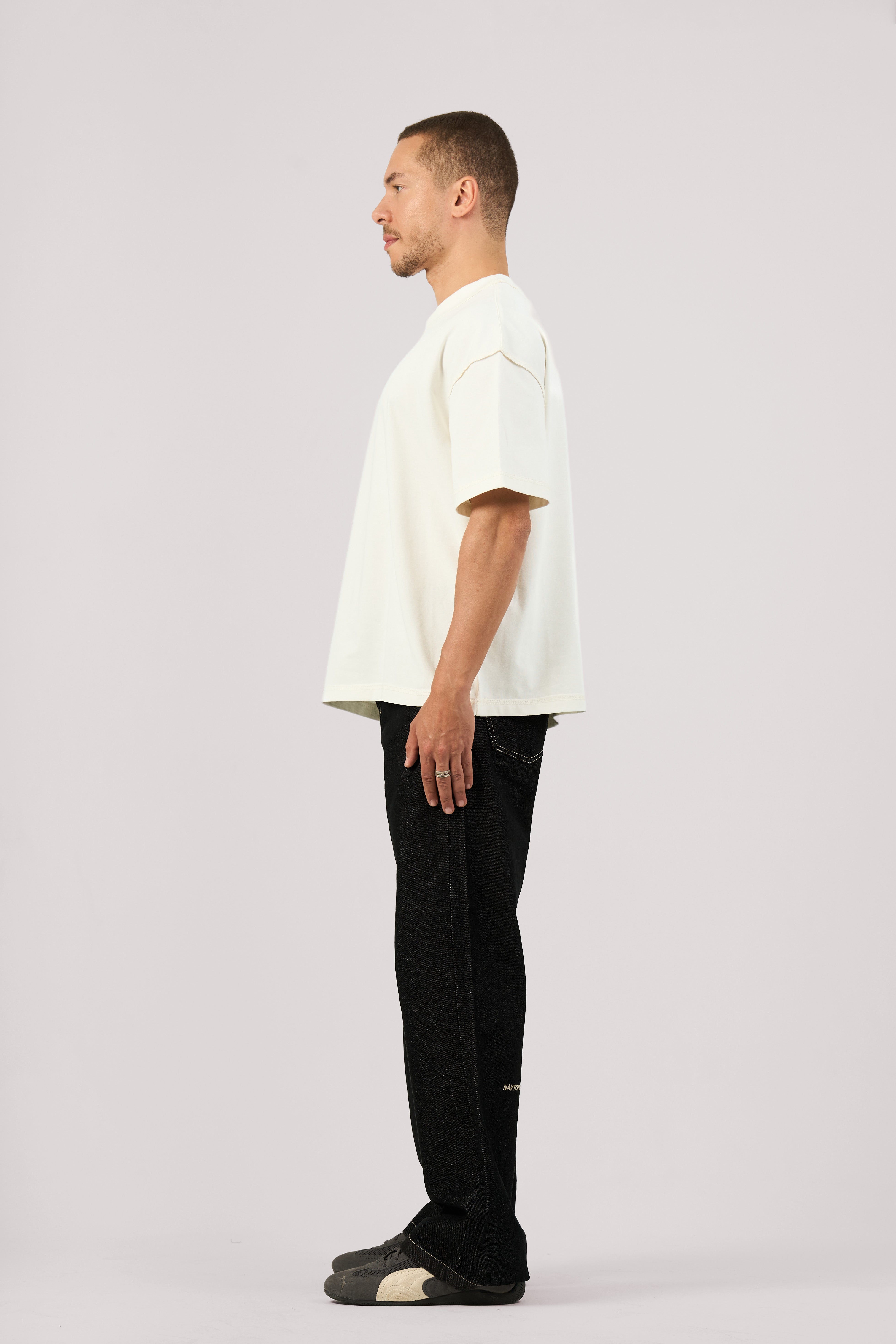 BLACK REGULAR JEANS