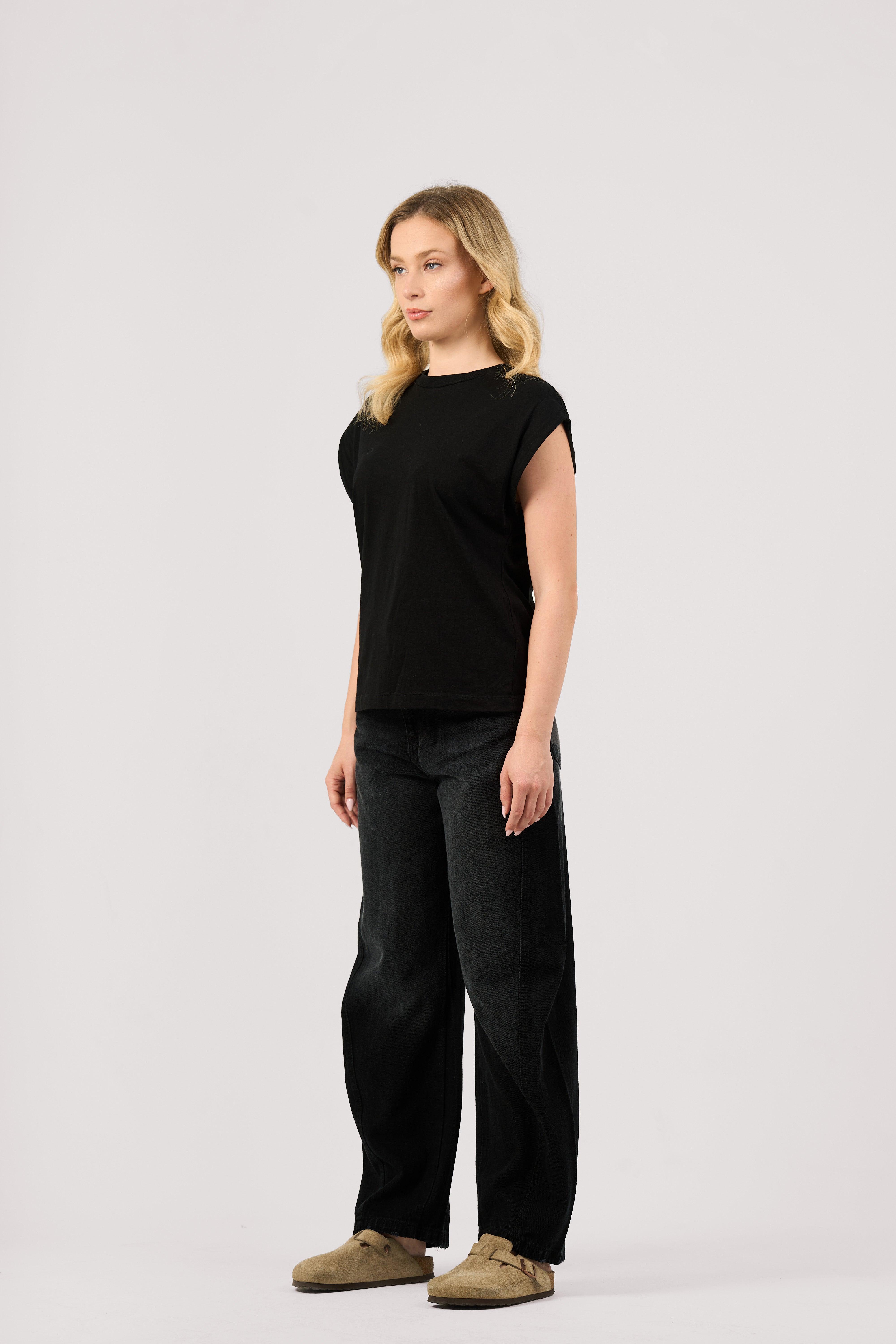 BLACK VINTAGE BALLOON JEANS