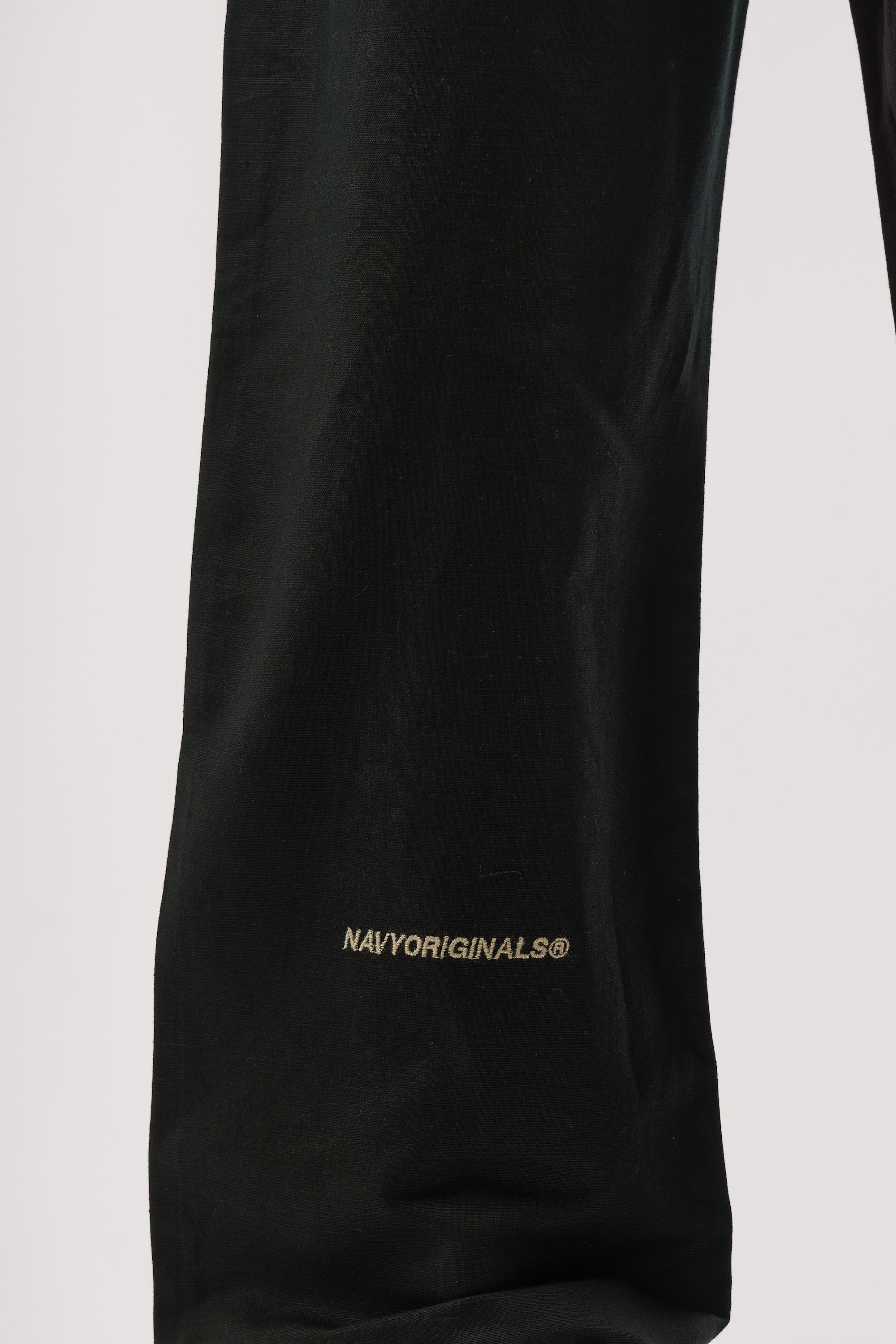 BLACK PLEATED LINEN PANTS